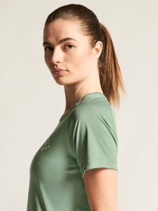 1911785-6300_Core20Essence20Logo20Tee20W_Closeup6