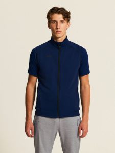 1912161-390000_ADV20Unify20Vest20M_closeup2