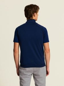 1912161-390000_ADV20Unify20Vest20M_closeup4