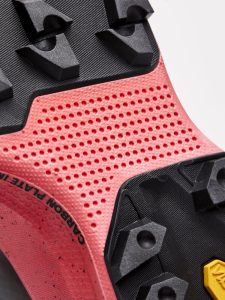 1912172-935410_CTM20Ultra20Carbon20Trail20W_Closeup6