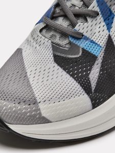 1912179-013999_CTM20Ultra20Carbon20220M_Closeup5