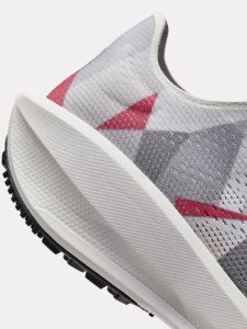 1912180-013410_CTM20Ultra20Carbon20220W_Closeup6