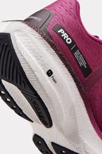 1912184-474492_PRO20Endur20Distance20W_Closeup5