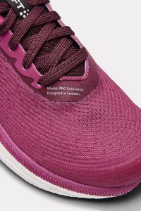 1912184-474492_PRO20Endur20Distance20W_Closeup6