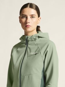 1912440-624653_ADV20Backcountry20Hybrid20Jacket20W_closeup5
