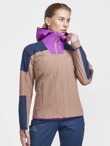 1912448-698224_PRO20Trail20Hydro20Jacket20W_Closeup1