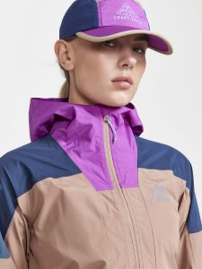 1912448-698224_PRO20Trail20Hydro20Jacket20W_Closeup3