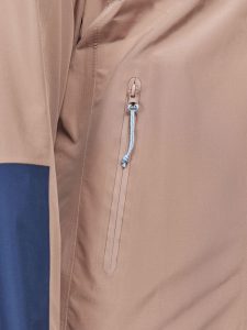1912448-698224_PRO20Trail20Hydro20Jacket20W_Closeup5
