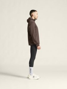 1912453-286000_ADV20Essence20Hydro20Jacket20M_closeup2