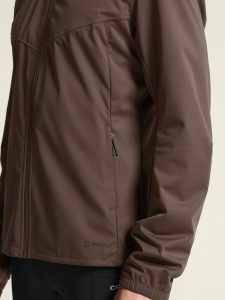 1912453-286000_ADV20Essence20Hydro20Jacket20M_closeup6