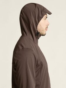 1912453-286000_ADV20Essence20Hydro20Jacket20M_closeup8