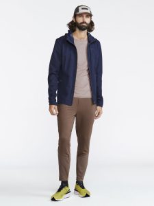 1912453-396000_ADV20Essence20Hydro20Jacket20M_Closeup6