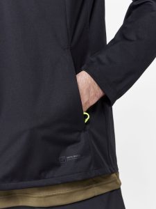 1912453-999000_ADV20Essence20Hydro20Jacket20M_Closeup6
