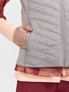 1912466-230000_ADV20Essence20Warm20Vest20W_Closeup4
