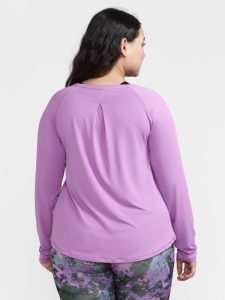 1912667-724000_CORE20Essence20LS20Plus20Tee20W_Closeup2