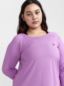 1912667-724000_CORE20Essence20LS20Plus20Tee20W_Closeup3