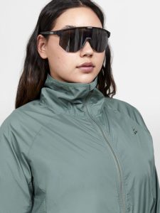 1912671-626000_ADV20Essence20Plus20Jacket20W_Closeup3