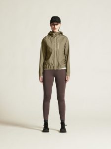 1913140-237000_PRO20Trail202L20Light20Weight20Jacket20W_closeup1