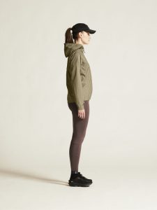 1913140-237000_PRO20Trail202L20Light20Weight20Jacket20W_closeup2