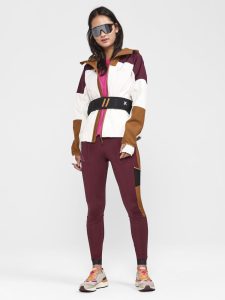 1913142-474492_PRO20Trail20SS20Tee20W_Closeup4