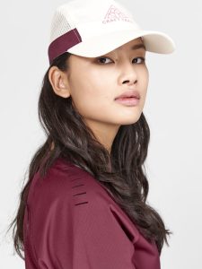1913142-492000_PRO20Trail20SS20Tee20W_Closeup4