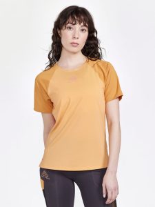 1913142-582574_PRO20Trail20SS20Tee20W_Closeup1