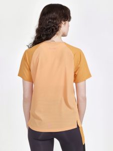 1913142-582574_PRO20Trail20SS20Tee20W_Closeup2
