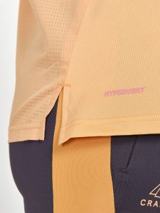 1913142-582574_PRO20Trail20SS20Tee20W_Closeup4