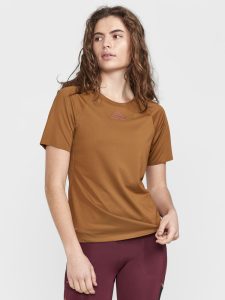 1913142-685000_PRO20Trail20SS20Tee20W_Closeup1