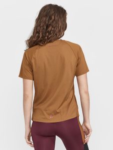 1913142-685000_PRO20Trail20SS20Tee20W_Closeup2