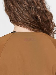 1913142-685000_PRO20Trail20SS20Tee20W_Closeup4
