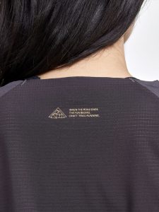 1913142-992000_PRO20Trail20SS20Tee20W_Closeup3