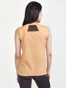1913143-582000_PRO20Trail20Singlet20W_Closeup2
