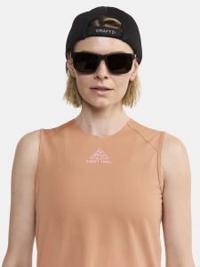 1913143-791000_PRO20Trail20Singlet20W_closeup3