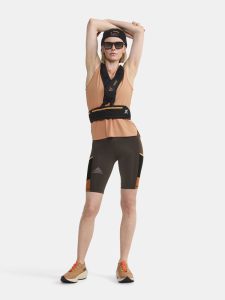 1913143-791000_PRO20Trail20Singlet20W_closeup6