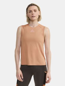1913143-791000_PRO20Trail20Singlet20W_closeup_3879