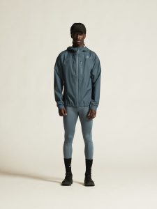 1913151-387000_PRO20Trail202L20Light20Weight20Jacket20M_closeup1