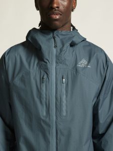 1913151-387000_PRO20Trail202L20Light20Weight20Jacket20M_closeup5