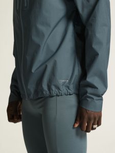 1913151-387000_PRO20Trail202L20Light20Weight20Jacket20M_closeup6