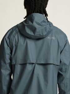 1913151-387000_PRO20Trail202L20Light20Weight20Jacket20M_closeup7