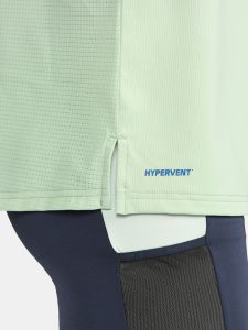 1913152-602000_20PRO20Trail20SS20Tee20M_closeup3