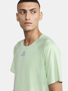 1913152-602000_20PRO20Trail20SS20Tee20M_closeup4