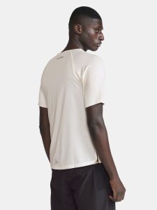 1913152-905000_PRO20Trail20SS20Tee20M_Closeup2