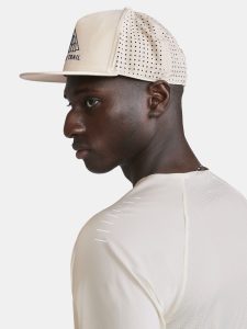 1913152-905000_PRO20Trail20SS20Tee20M_Closeup4