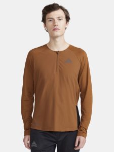 1913155-685000_PRO20Trail20Wind20LS20Tee20M_Closeup1