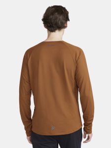 1913155-685000_PRO20Trail20Wind20LS20Tee20M_Closeup2
