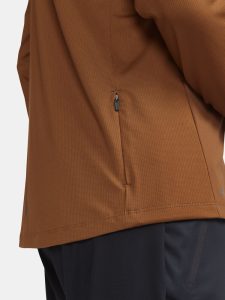 1913155-685000_PRO20Trail20Wind20LS20Tee20M_Closeup4