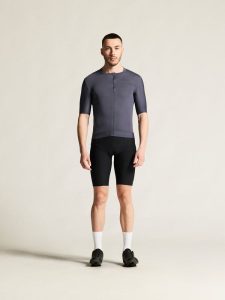 1913161-7600_Endur20Aero20Jersey20M_closeup1