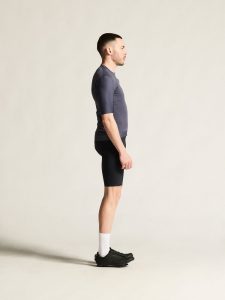 1913161-7600_Endur20Aero20Jersey20M_closeup2
