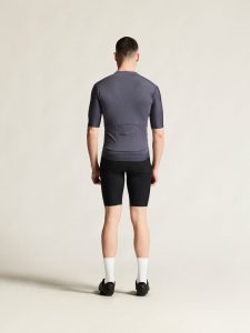 1913161-7600_Endur20Aero20Jersey20M_closeup3
